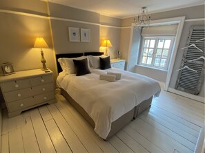 4 soverom, strykejern/-brett, reiseseng for barn og wi-fi (inkludert)