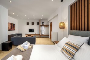 4 bedrooms, in-room safe, desk, iron/ironing board