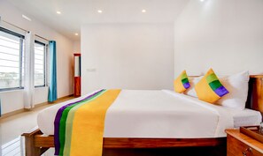 Standard Room | 1 bedroom, desk, iron/ironing board, bed sheets