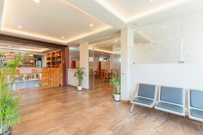 Bar (on property) - Itsy Hotels Vijaya Comforts, with BAR & restaurant (Somvarpet)