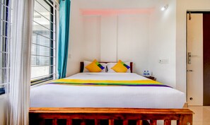 Desk, iron/ironing board, bed sheets - Itsy Hotels Vijaya Comforts, Coorg (Somvarpet)