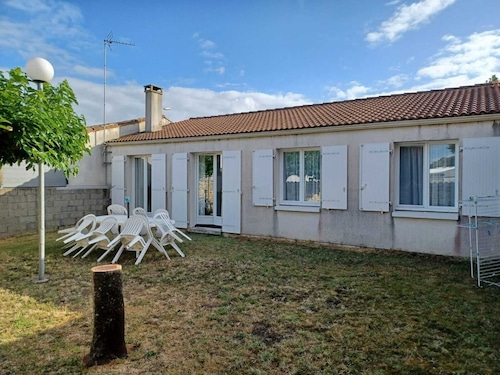 Charming Amicis house, just a few steps from the beach!