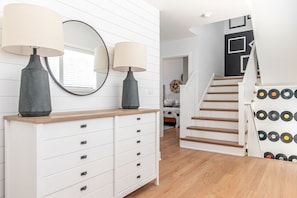 5 bedrooms, iron/ironing board, free WiFi, bed sheets
