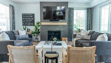 Smart TV y chimenea