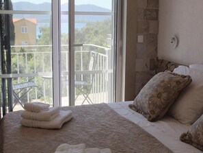 Villa (Three Bedroom Villa with Swimming poo) | 3 Schlafzimmer, Babybetten