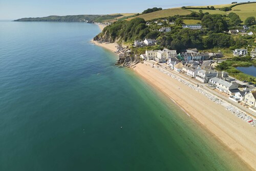 Luxury Beachfront House, Sleeps 12, Free Parking