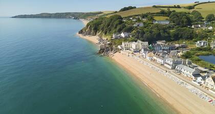 Luxury Beachfront House, Sleeps 12, Free Parking