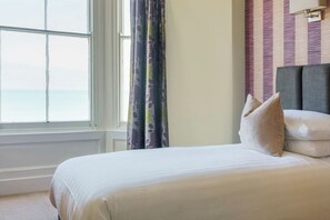 Hypo-allergenic bedding, desk, iron/ironing board, free WiFi - Esplanade Hotel Llandudno (Llandudno)