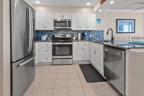 Coffee/tea maker, fridge, microwave, oven - Crescent Beach Family-friendly resort close to shops, entertainment, dining (North Myrtle Beach)