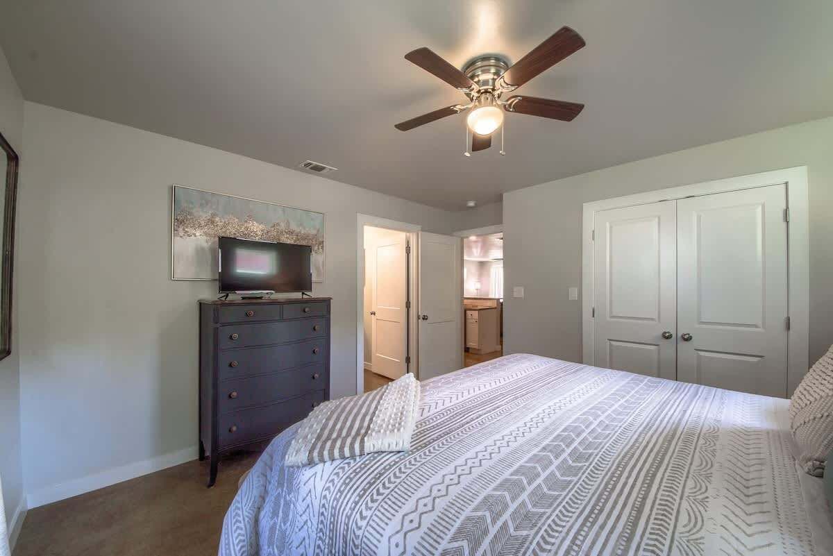 2 habitaciones, tabla de planchar con plancha y wifi gratis 