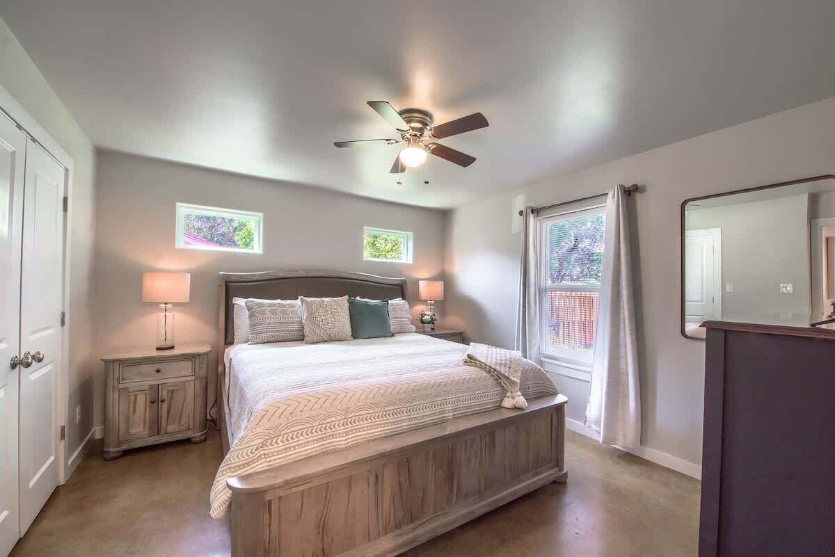 2 chambres, fer et planche à repasser, Wi-Fi gratuit, draps fournis