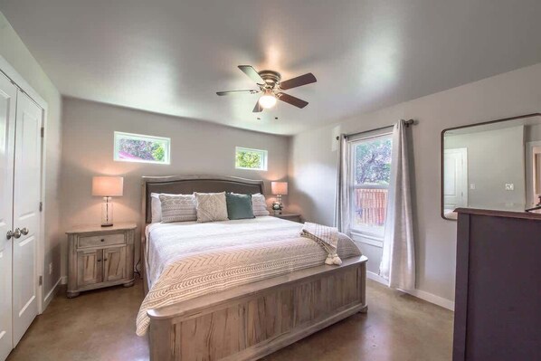 2 bedrooms, iron/ironing board, free WiFi, bed sheets