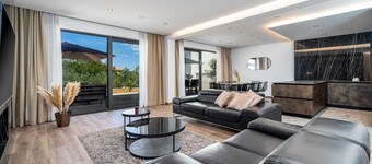 Villa Lady Maris with heated pool,70m from beach