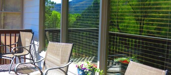 CASCADE RETREAT IN MOUNTAIN SETTING, NEAR PIKES PEAK, MINUTES TO MANITOU SPRINGS