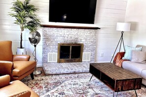 Smart-TV, Kamin, DVD-Player