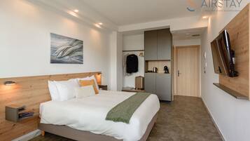 1 bedroom, in-room safe, laptop workspace, blackout curtains