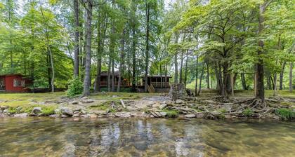 Twin Creeks Cabin - RIVER FRONT! *Hot tub* 4 acres! Pets OK