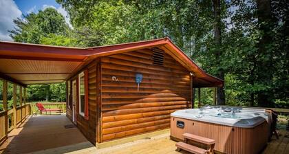 RIVER FRONT! *Hot tub* 4 acres! Pets OK