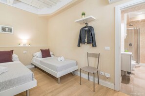 2 bedrooms, Egyptian cotton sheets, premium bedding, down duvets - Wine Apartments Florence Barolo (Florence)
