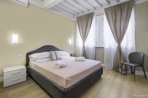 Comfort Apartment, 2 Bedrooms | 2 bedrooms, Egyptian cotton sheets, premium bedding, down duvets - Wine Apartments Florence Barolo (Florence)