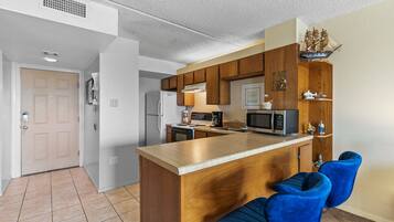 Coffee/tea maker, fridge, microwave, toaster