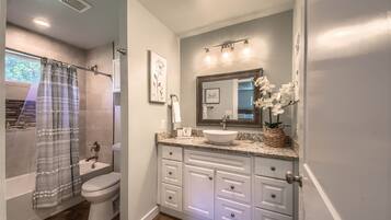 House, 2 Bedrooms | Bathroom | Towels