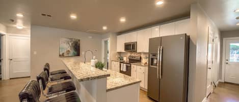 Huis, 2 slaapkamers | Privékeuken | Een koelkast, een oven, een koffiezetapparaat/waterkoker