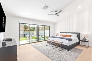 4 bedrooms, iron/ironing board, travel crib, WiFi - Designer Retreat | Heated Pool & Chefs Kitchen (Scottsdale)