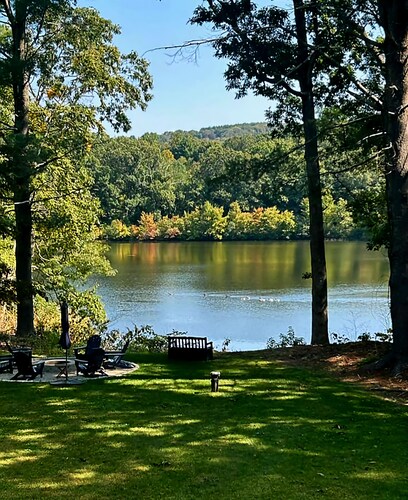 The Bungalow at Eagleville Lake 
Under 3 miles to UCONN! 