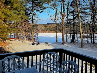 The Bungalow at Eagleville Lake 
Under 3 miles to UCONN! 