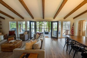 Smart-tv en een open haard