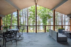 Outdoor dining - 5 Bedroom + 3 Bathroom Greers Ferry Lakefront Home with Beautiful Shoreline! (Higden)