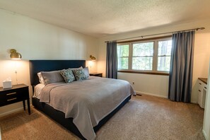 5 bedrooms, free WiFi, bed sheets