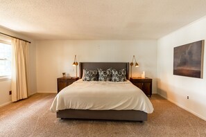 5 bedrooms, free WiFi, bed sheets