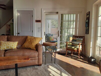 Relaxing, FUN, Comfortable Home on 50 ft. Flat Waterfront. 25 steps to the lake!