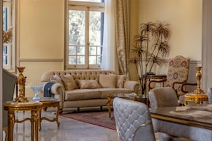 Royal suite | 1 slaapkamer, een bureau, gratis wifi