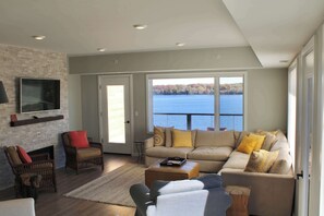 TV, fireplace, offices