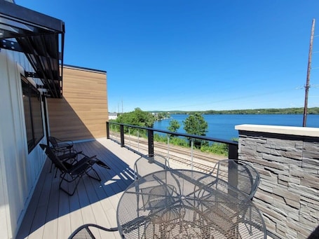 Terrace/patio. Boardman Ridge Penthouse Close to Town