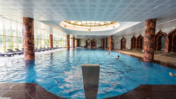 Indendørs pool
