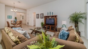 Téléviseur connecté, table de baby-foot