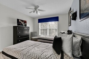 5 bedrooms, iron/ironing board, WiFi, bed sheets