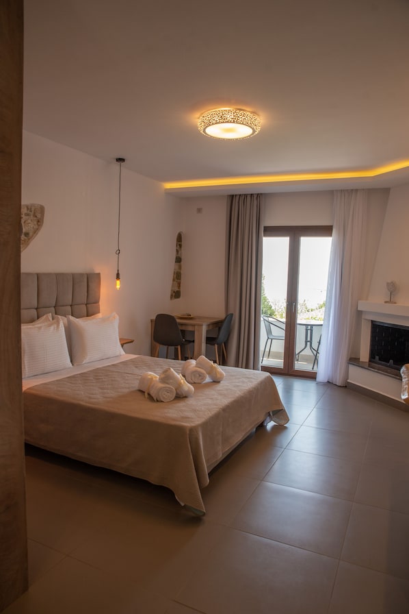 Luxury Studio Suite | Individually decorated, individually furnished, soundproofing, free WiFi - Aelia Mount Suites (Zagora-Mouresi)