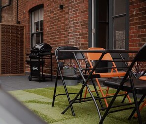 Outdoor dining - Spacious Norwich Lanes Apartment with Roof Terrace (Norwich)