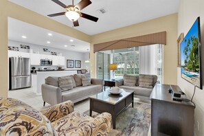 Smart TV - Last Minute Disney Getaway! Private Pool, Hot Tub & Game Room. Book Now! #15120 (Orlando)