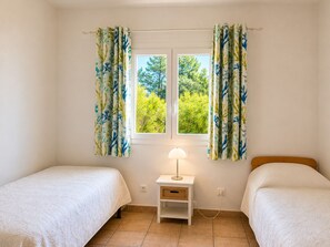 2 bedrooms, iron/ironing board, travel crib, free WiFi