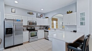 冰箱、微波炉、烤箱、炉灶