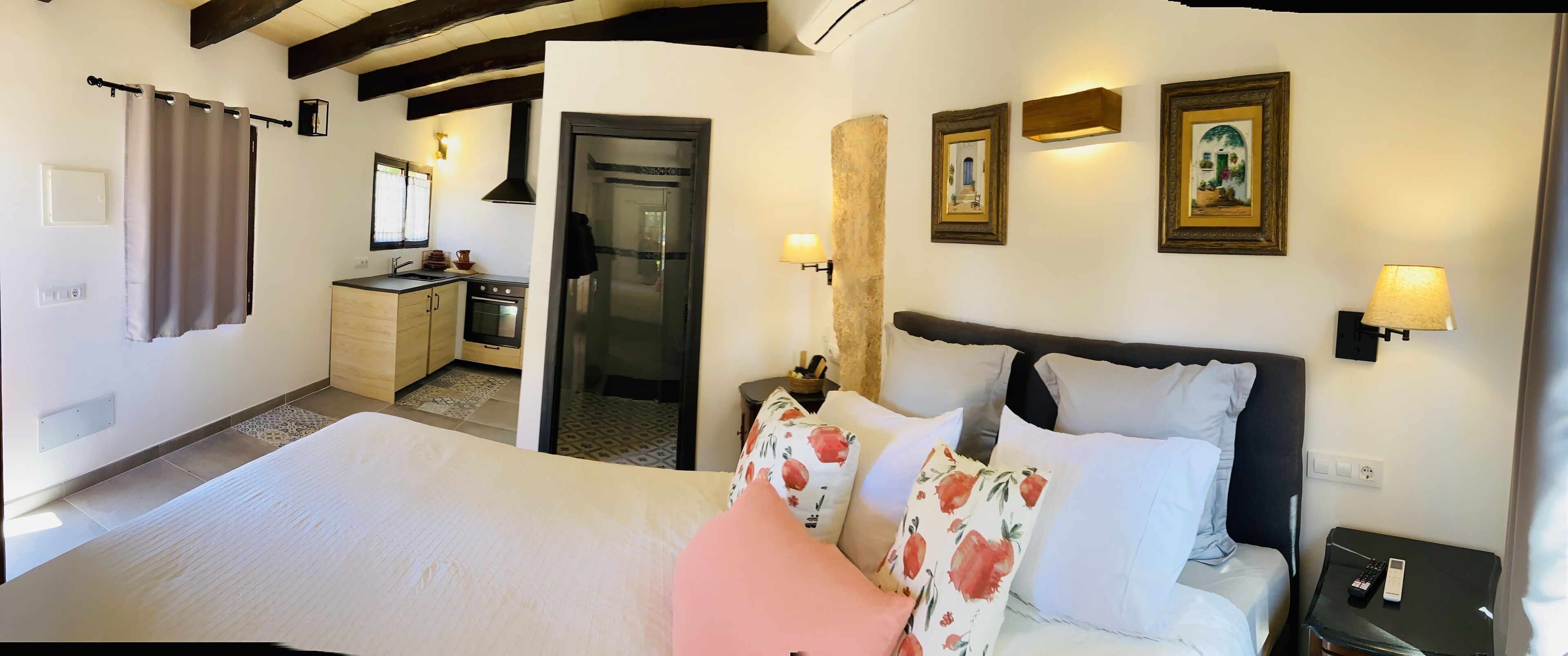 Superior Studio Suite | Private kitchen | Highchair