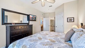 3 habitaciones, tabla de planchar con plancha, wifi y ropa de cama 