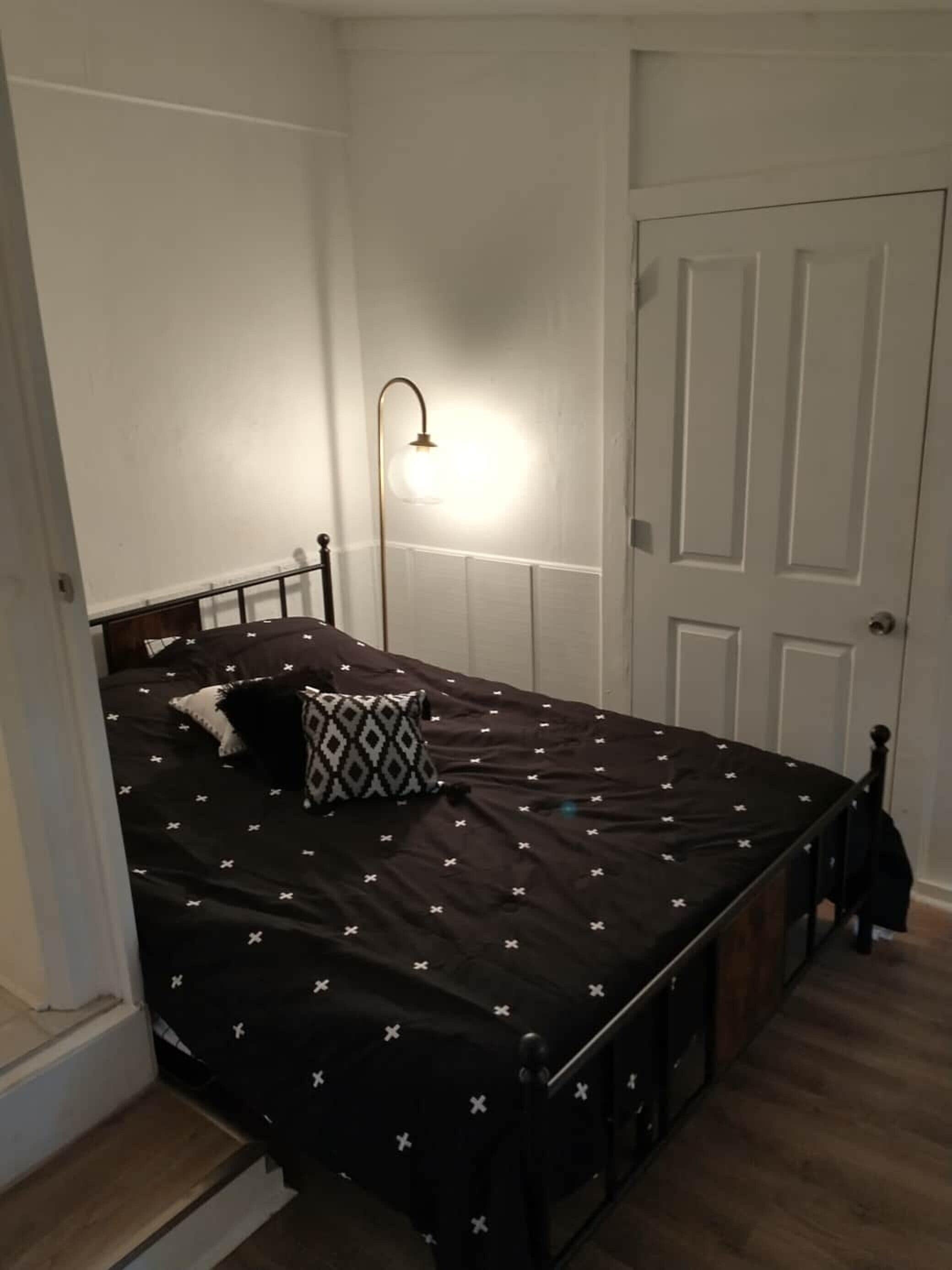 Individually furnished, iron/ironing board, free WiFi, bed sheets