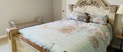 6 bedrooms, in-room safe, desk, travel cot